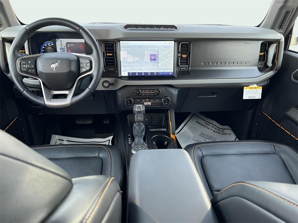 Ford Bronco Base 4-Door w/Advanced 2022