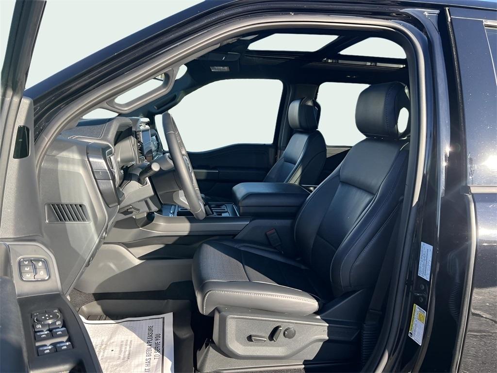 Ford F-150 Lariat SuperCrew 4WD 2025