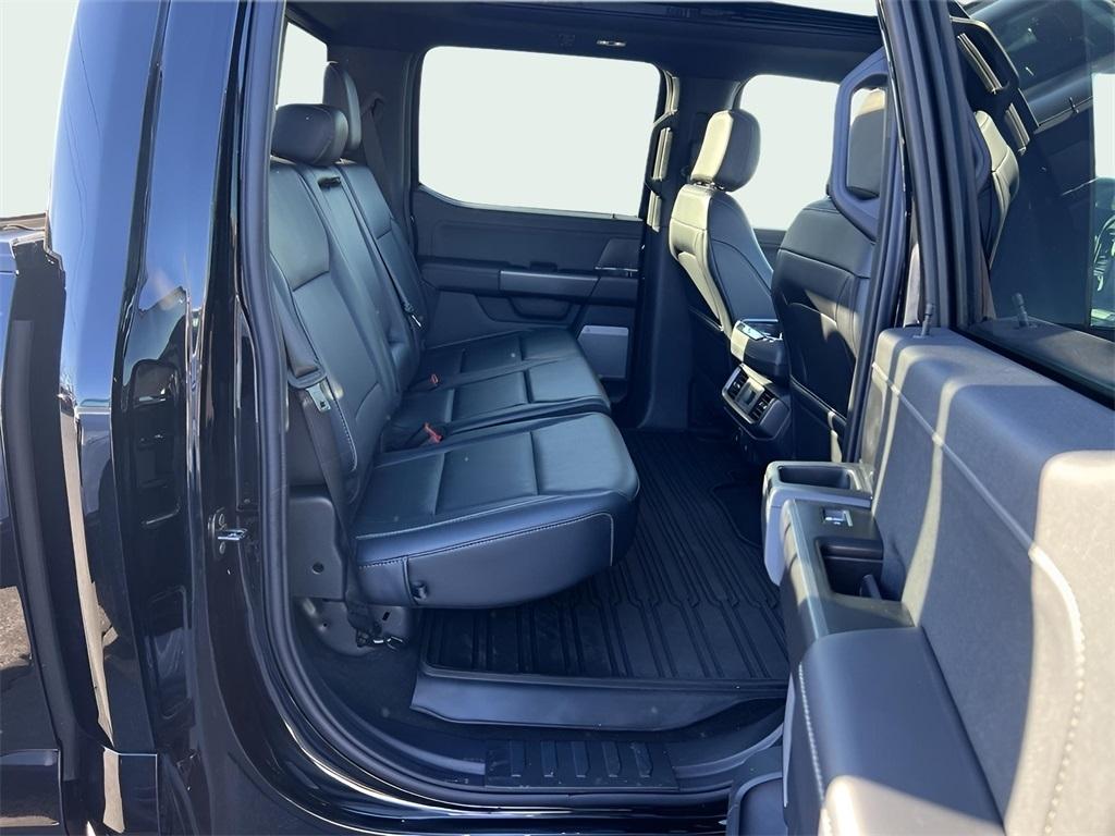 Ford F-150 Lariat SuperCrew 4WD 2025