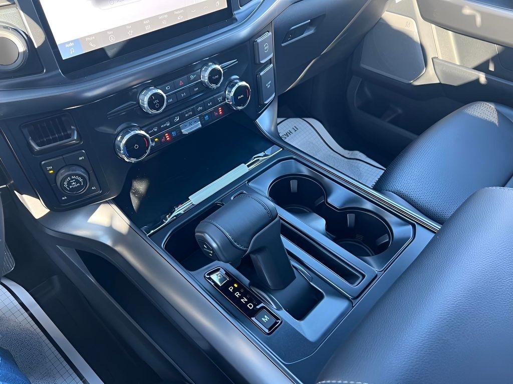 Ford F-150 Lariat SuperCrew 4WD 2025