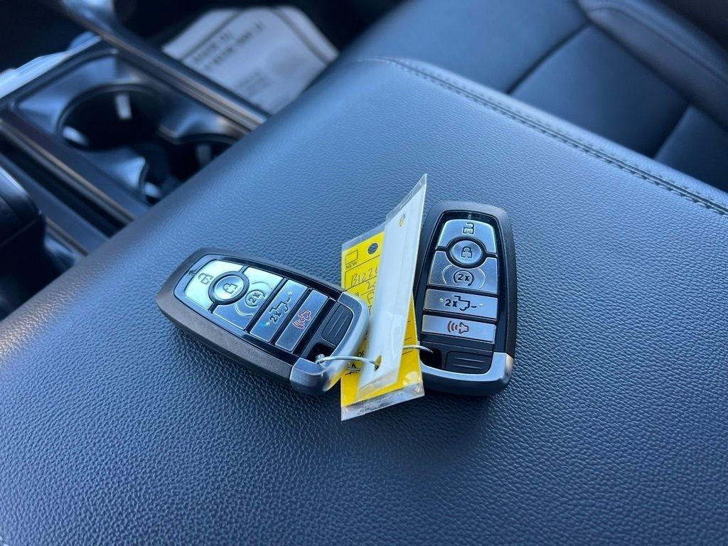 Ford F-150 Lariat SuperCrew 4WD 2025