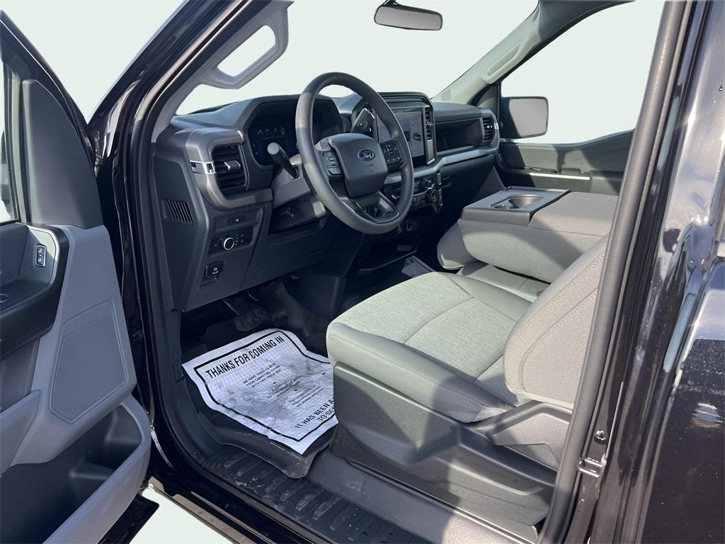 Ford F-150 XL 4WD 2025