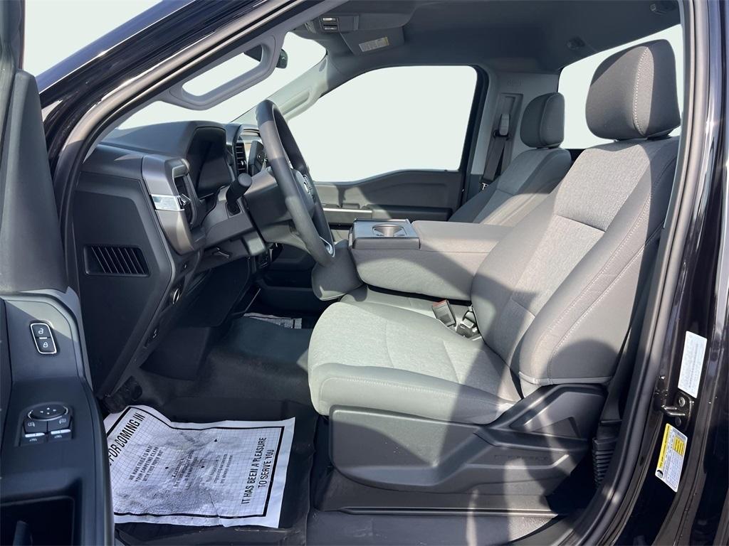 Ford F-150 XL 4WD 2025