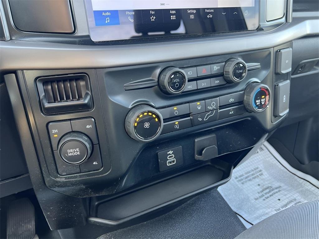 Ford F-150 XL 4WD 2025