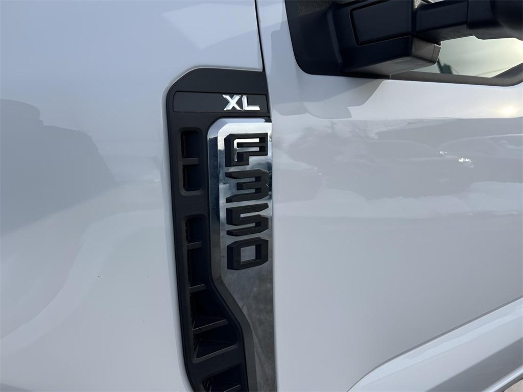 Ford F-350 SD XL 2WD 2023