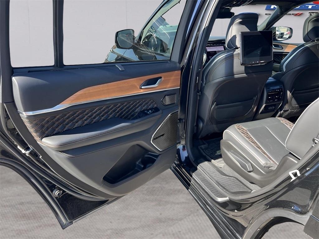 Jeep Grand Cherokee L Summit 4WD 2023