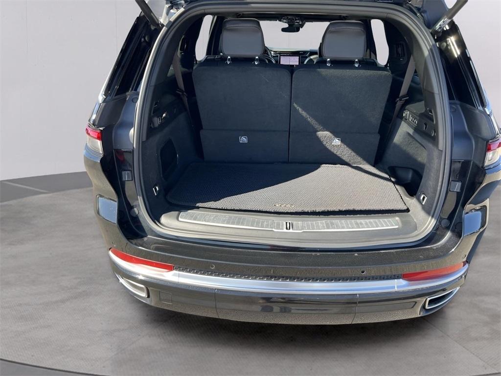 Jeep Grand Cherokee L Summit 4WD 2023