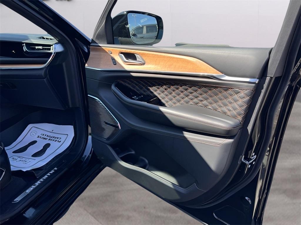 Jeep Grand Cherokee L Summit 4WD 2023