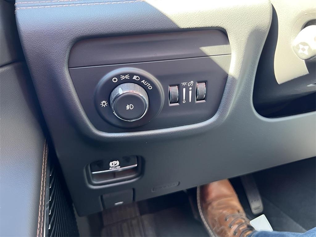 Jeep Grand Cherokee L Summit 4WD 2023