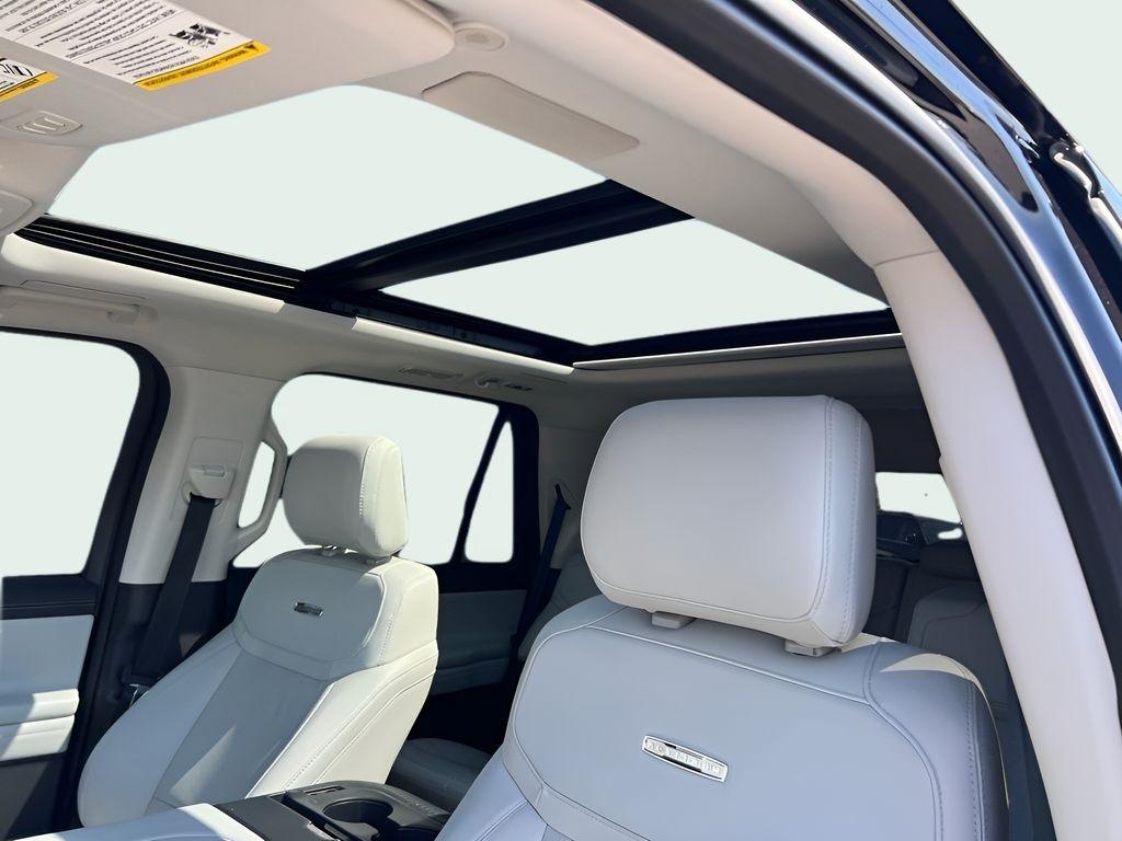 Ford Expedition Platinum 4WD 2025