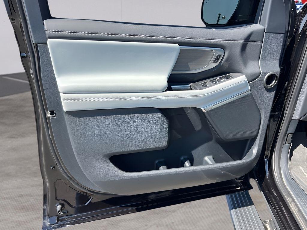 Ford Expedition Platinum 4WD 2025