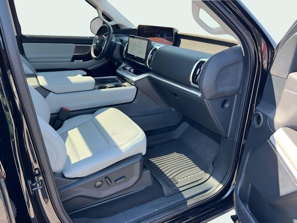 Ford Expedition Platinum 4WD 2025