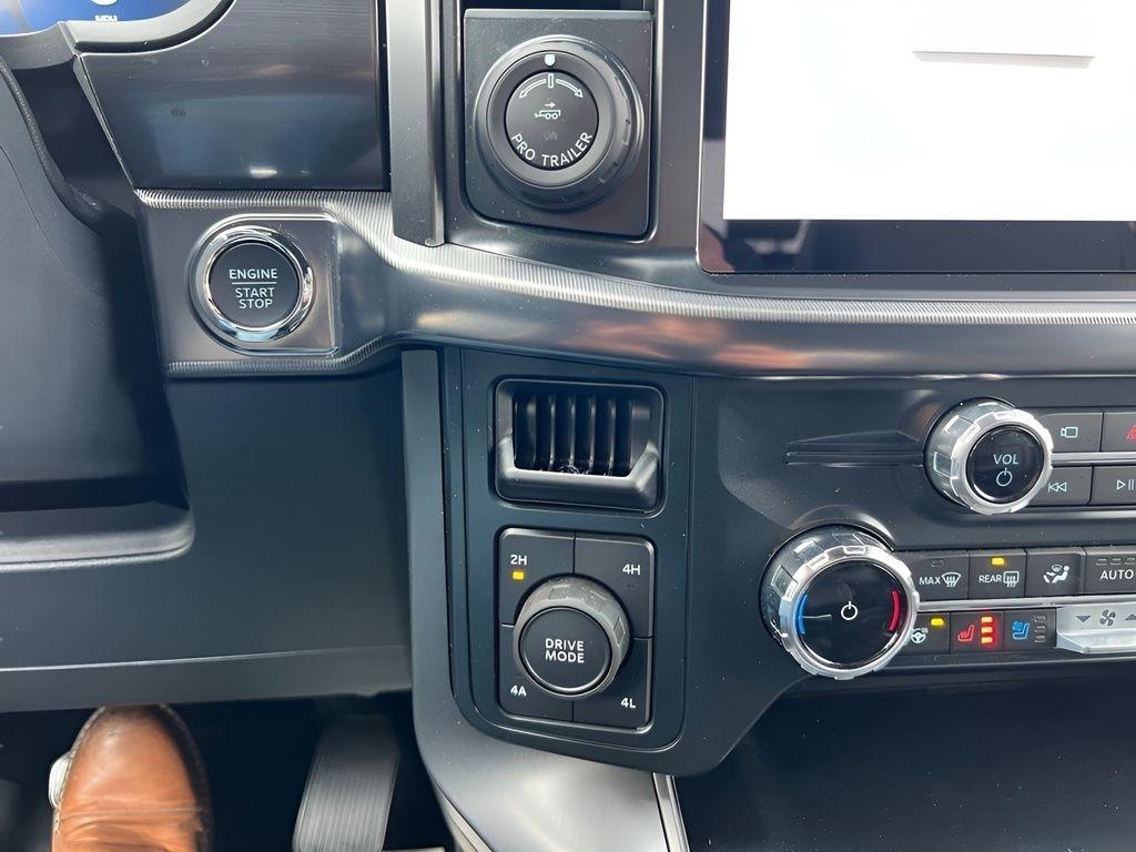 Ford F-150 Lariat SuperCrew 4WD 2025