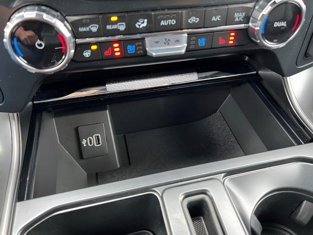 Ford F-150 Lariat SuperCrew 4WD 2025