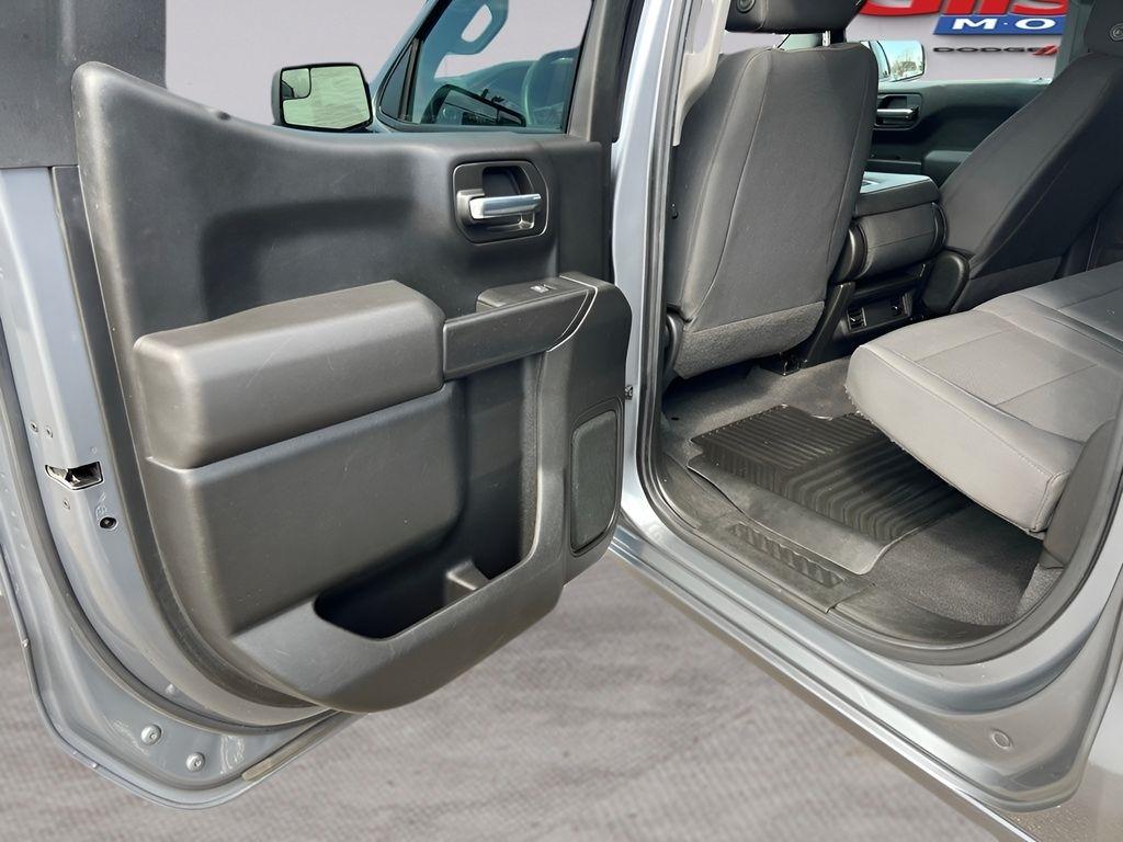 Chevrolet Silverado 1500 Custom Crew Cab Long Box 4WD 2020