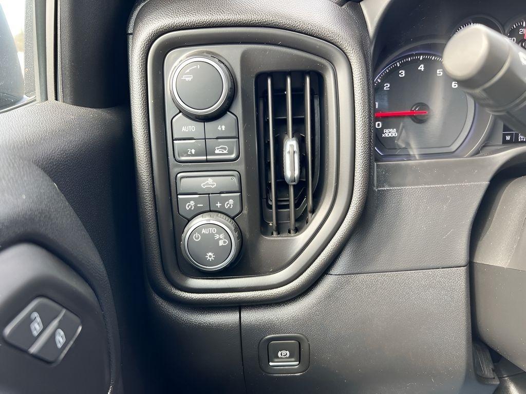 Chevrolet Silverado 1500 Custom Crew Cab Long Box 4WD 2020