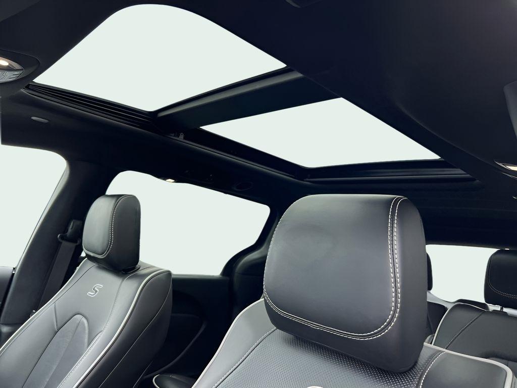 Chrysler Pacifica Limited 2025