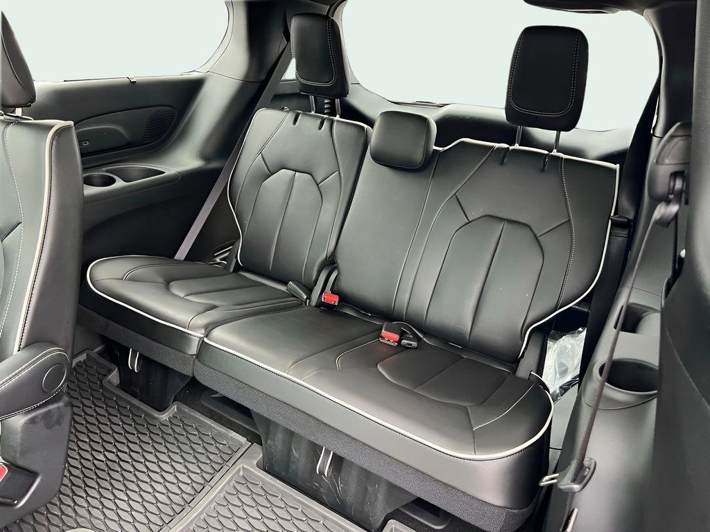 Chrysler Pacifica Limited 2025