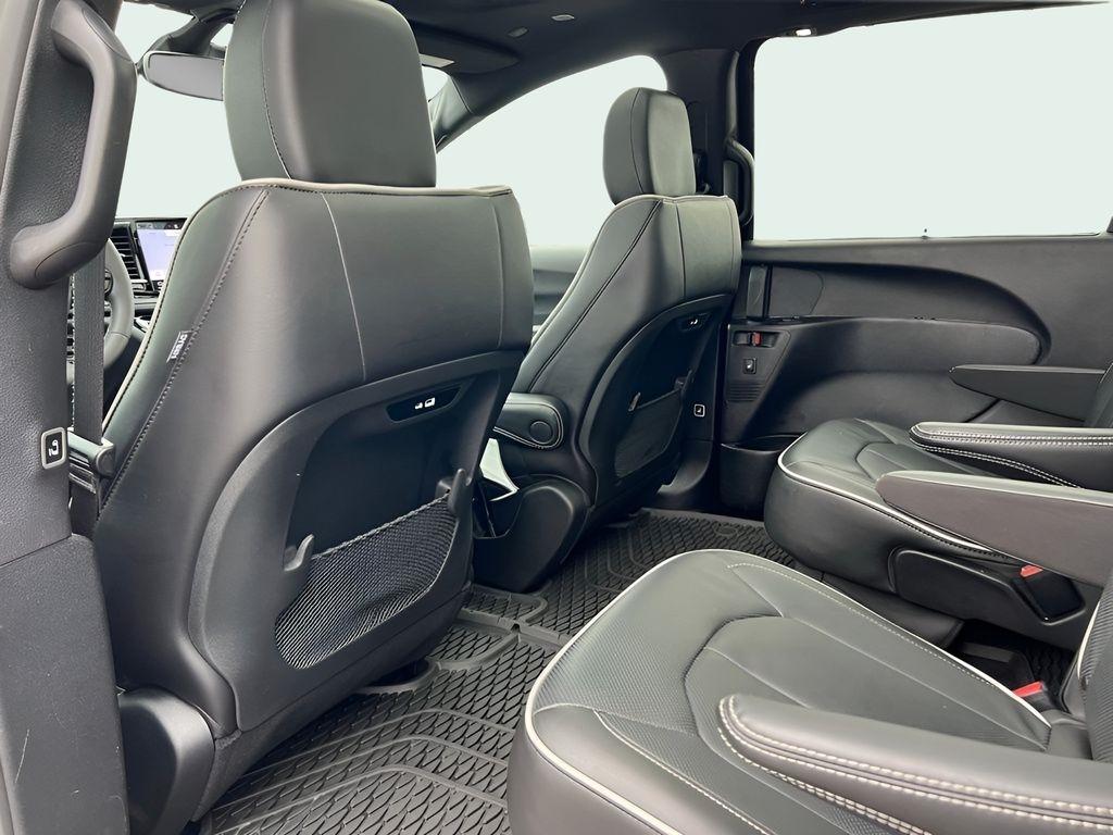 Chrysler Pacifica Limited 2025