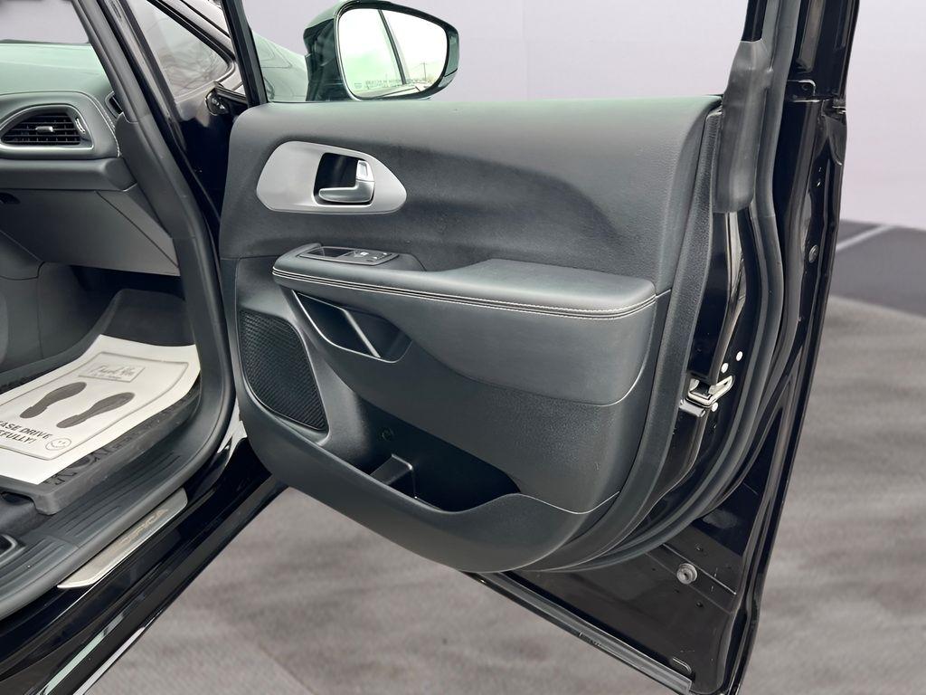 Chrysler Pacifica Limited 2025