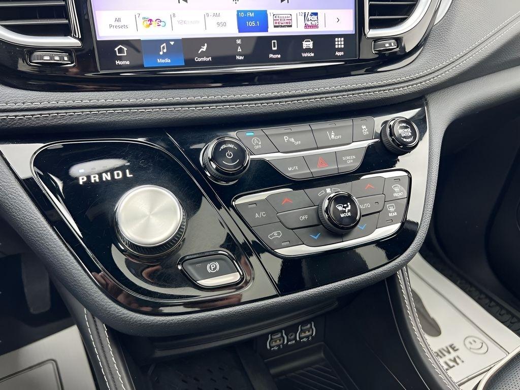 Chrysler Pacifica Limited 2025