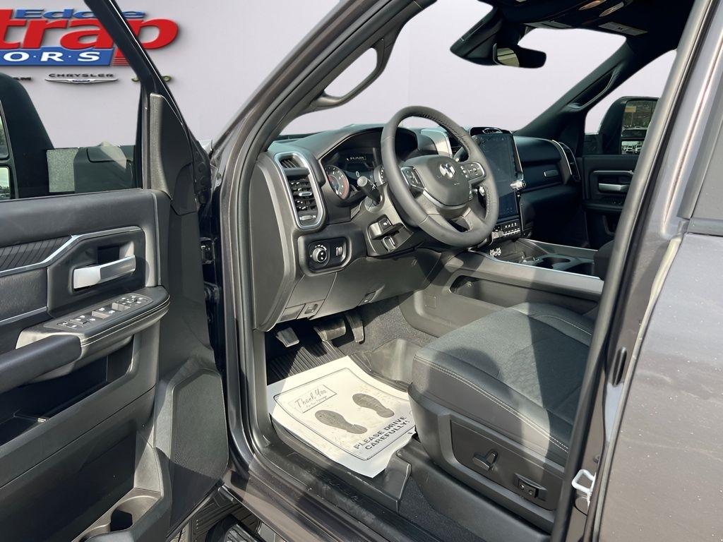 RAM 3500 Big Horn Crew Cab LWB 4WD DRW 2025