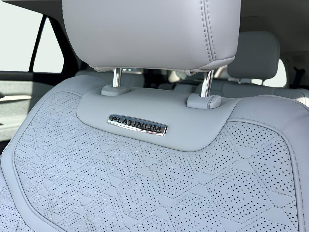 Ford Explorer Platinum AWD 2025