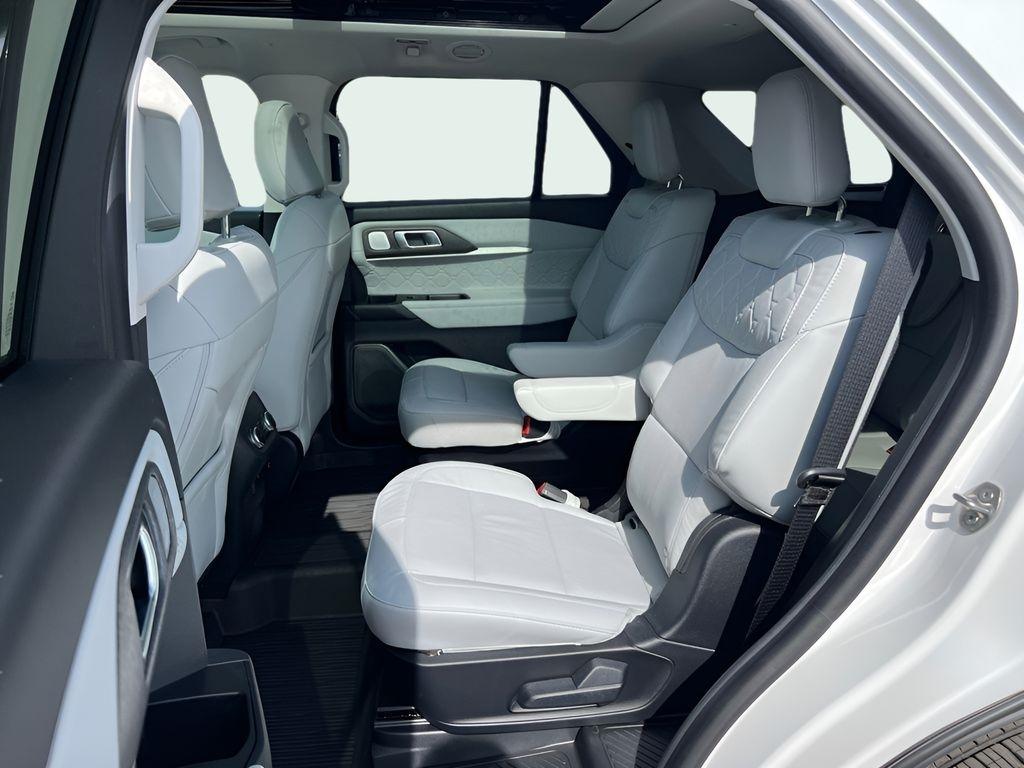 Ford Explorer Platinum AWD 2025