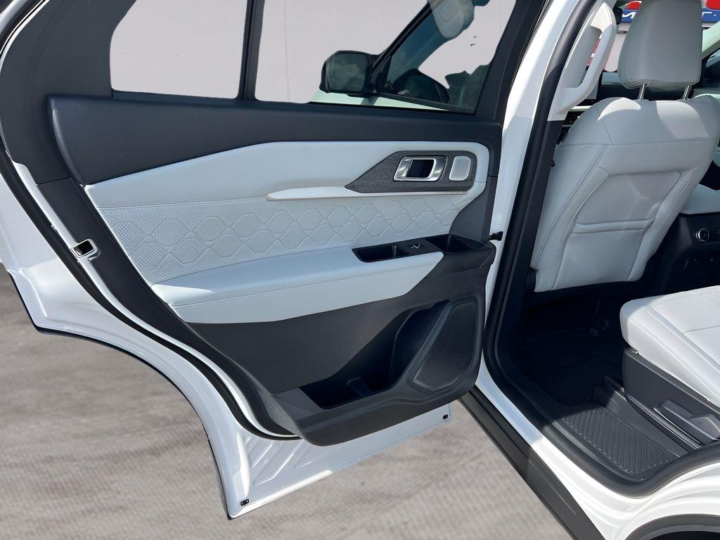 Ford Explorer Platinum AWD 2025