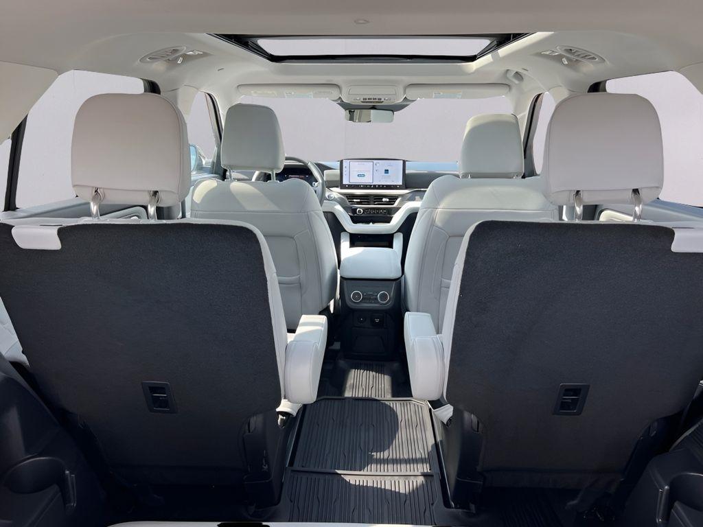 Ford Explorer Platinum AWD 2025