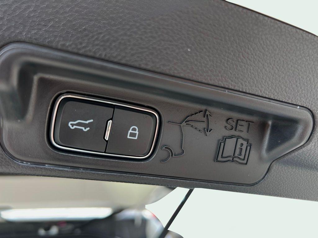 Ford Explorer Platinum AWD 2025