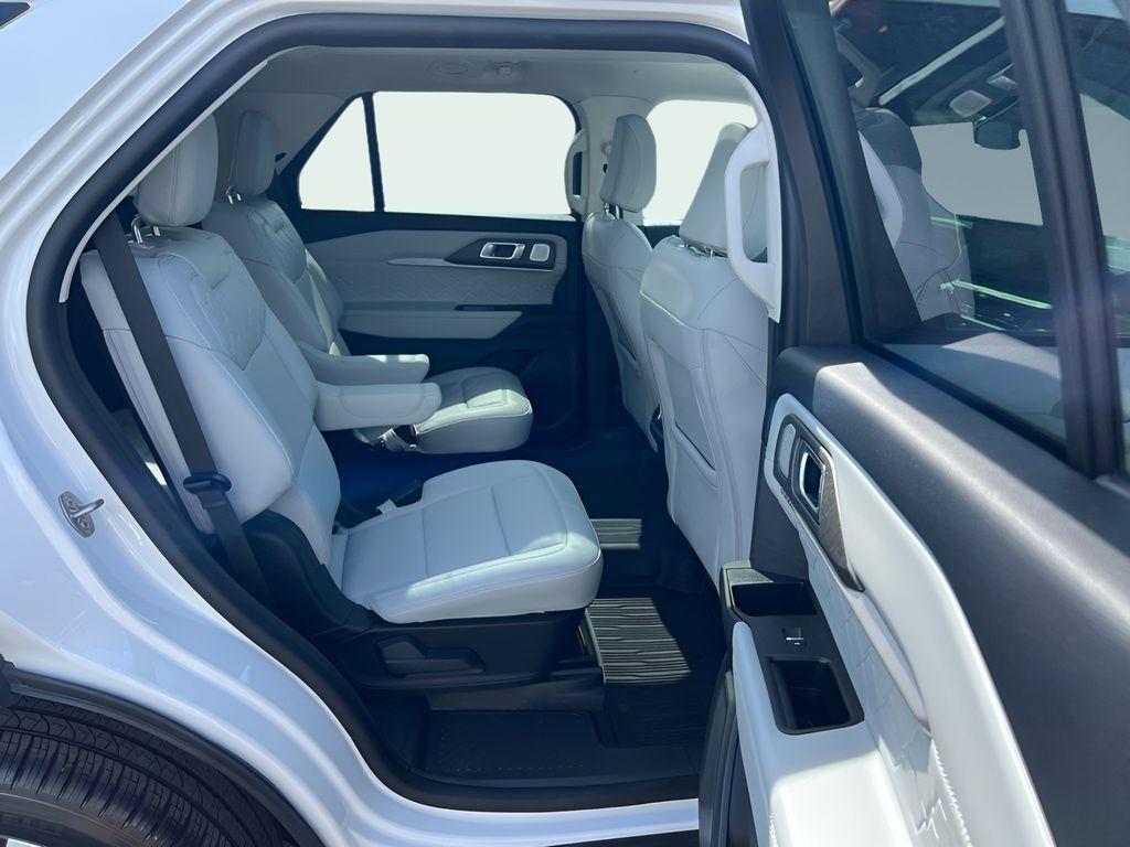 Ford Explorer Platinum AWD 2025