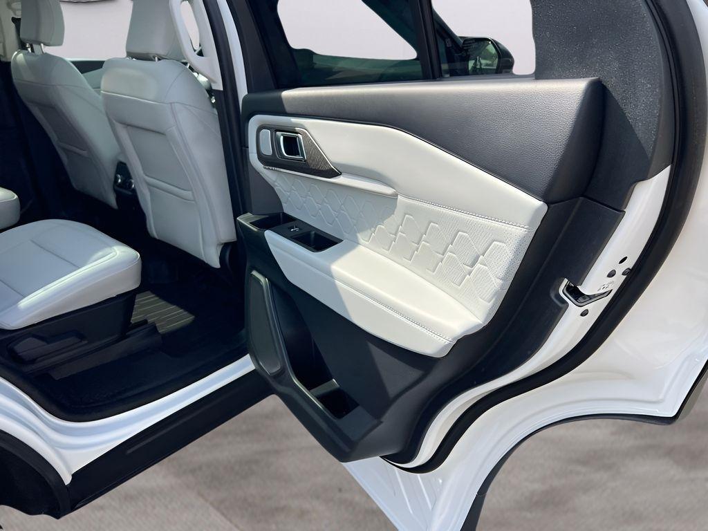 Ford Explorer Platinum AWD 2025