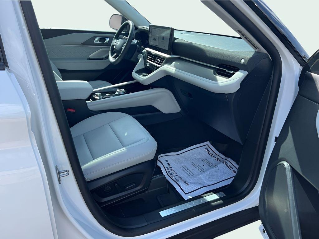 Ford Explorer Platinum AWD 2025