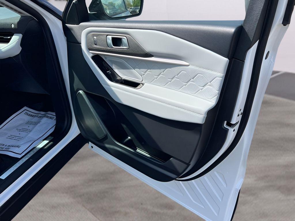 Ford Explorer Platinum AWD 2025