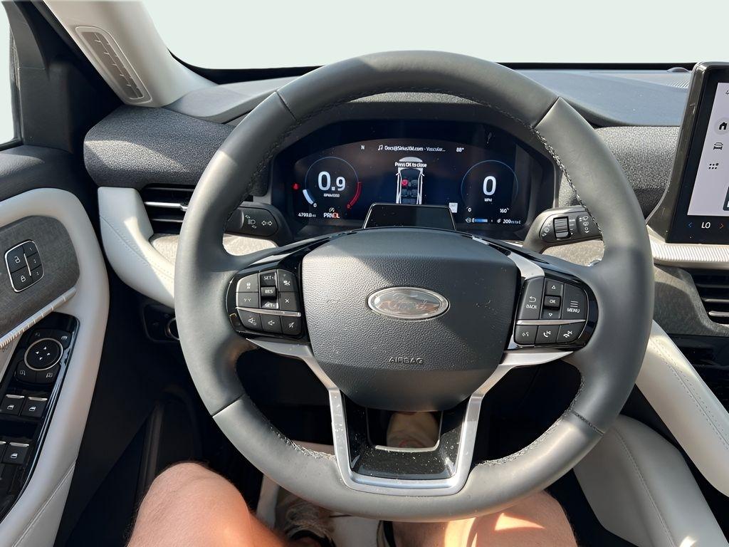 Ford Explorer Platinum AWD 2025