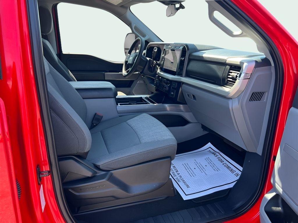 Ford F-250 SD XLT Crew Cab 4WD 2024
