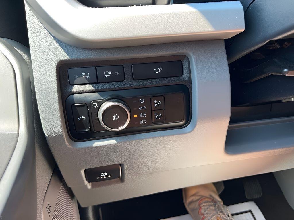 Ford F-250 SD XLT Crew Cab 4WD 2024