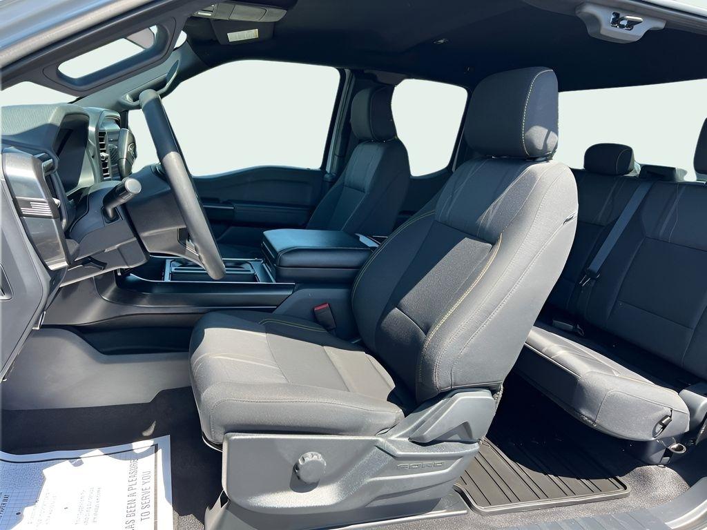 Ford F-150 STX SuperCab 4WD 2025