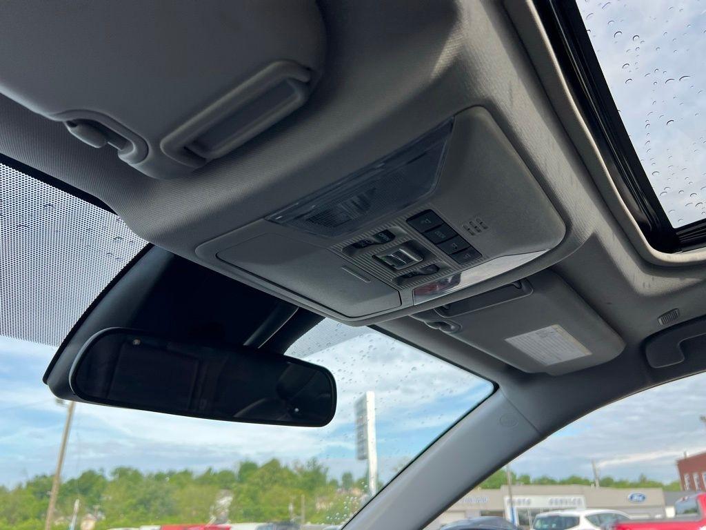 Toyota RAV4 Hybrid XLE Premium 2024