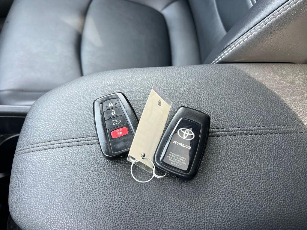 Toyota RAV4 Hybrid XLE Premium 2024
