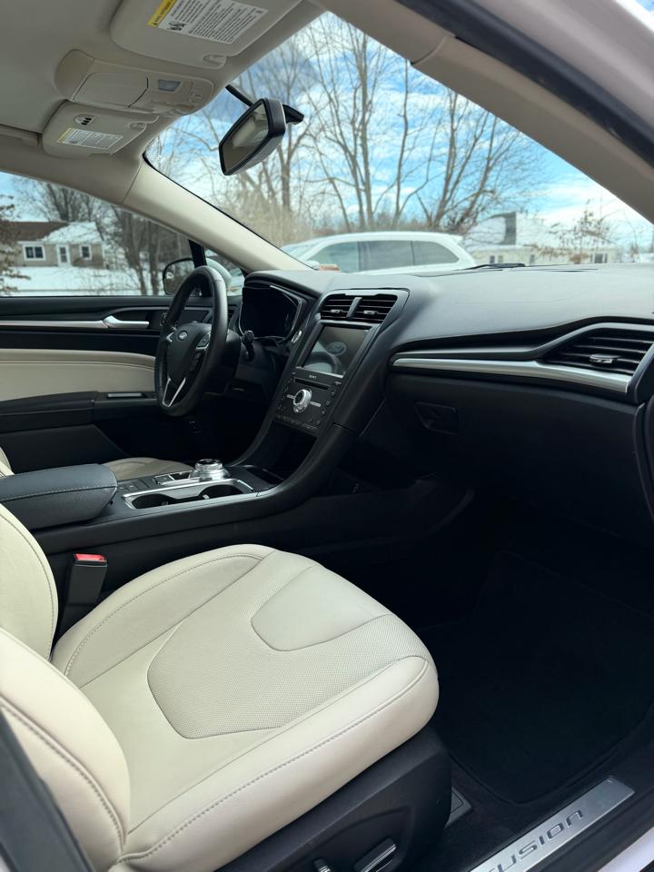 Ford Fusion Hybrid Titanium 2017