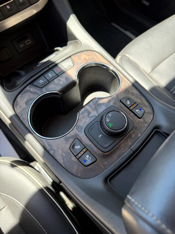 2020 GMC Acadia Denali - Photo 19