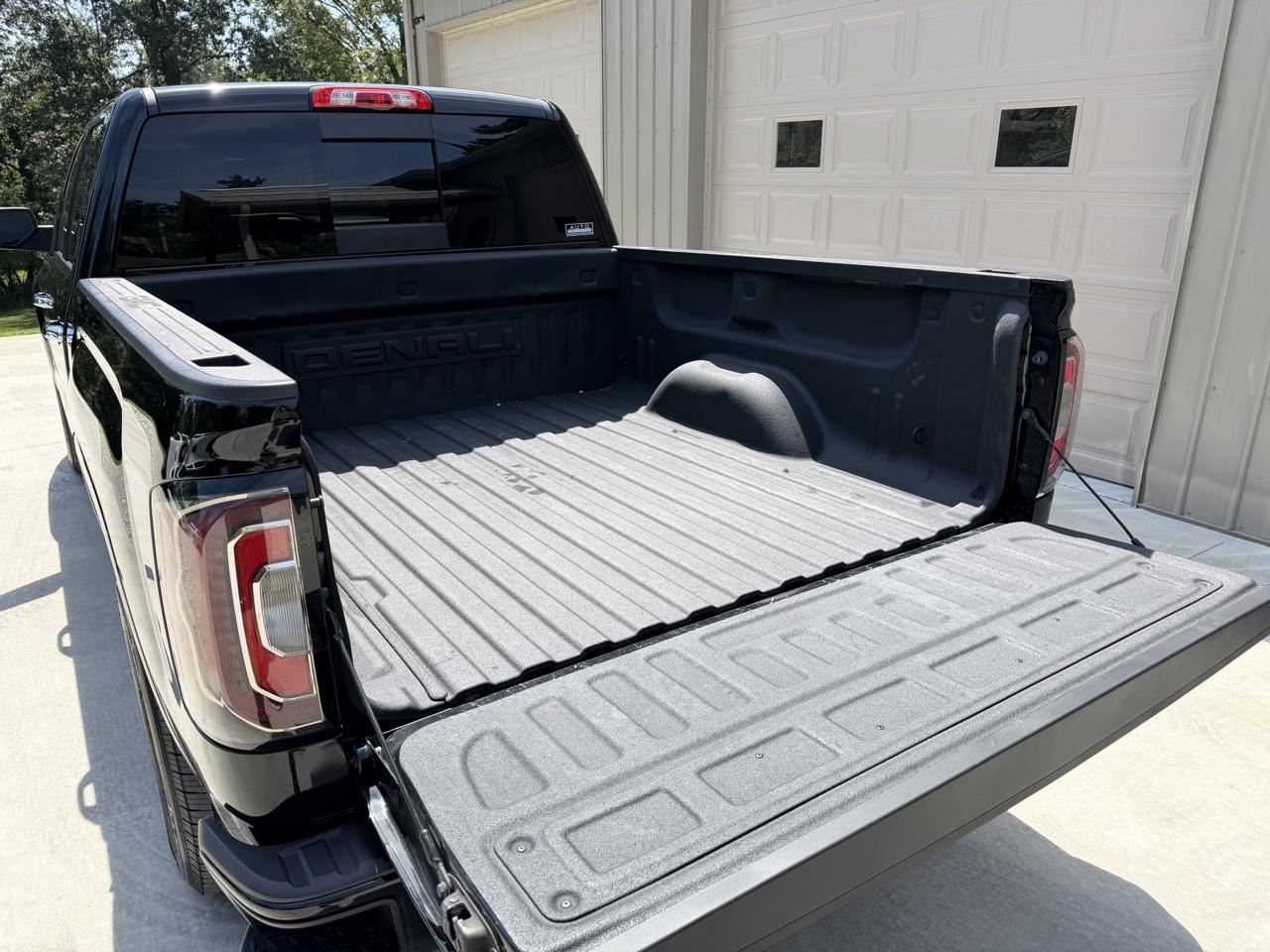 GMC Sierra 1500 Denali Crew Cab Short Box 4WD 2017
