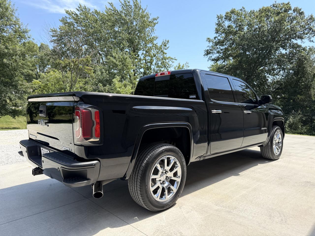 GMC Sierra 1500 Denali Crew Cab Short Box 4WD 2017