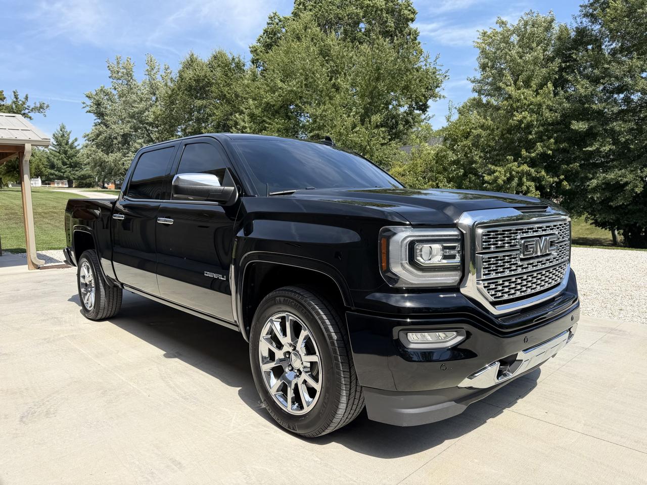 GMC Sierra 1500 Denali Crew Cab Short Box 4WD 2017