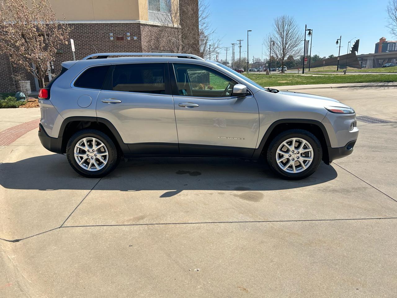 Jeep Cherokee Latitude 4WD 2015