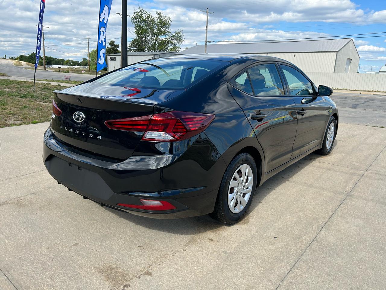 Hyundai Elantra  2019