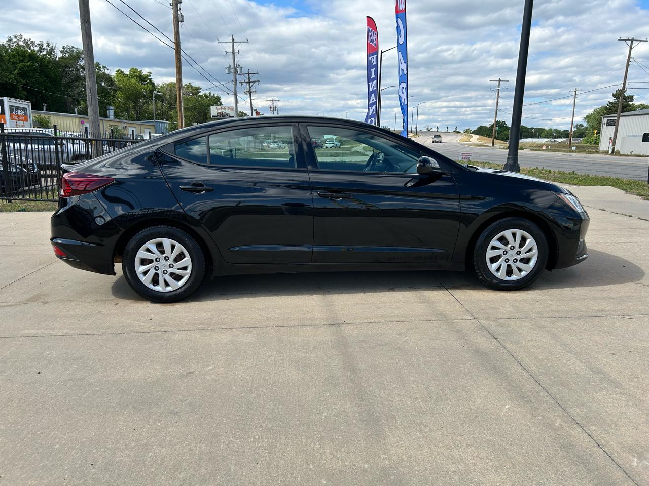 Hyundai Elantra  2019