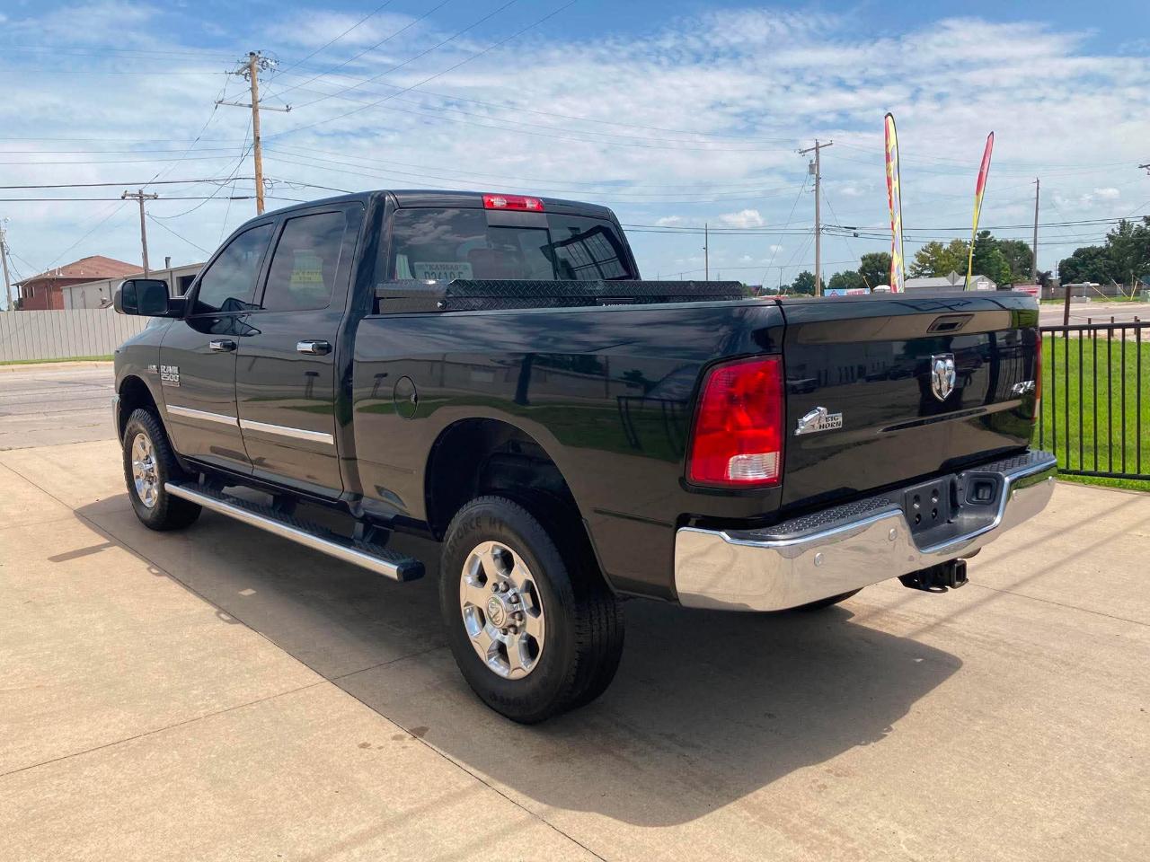 RAM 2500 SLT Crew Cab SWB 4WD 2017